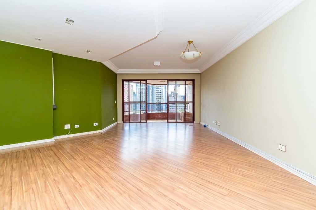 Apartamento com 3 dormitórios, sendo 1 suíte, 2 vagas à venda, 185 m² por R$ 1.421.000 - Centro - Curitiba/PR — foto principal