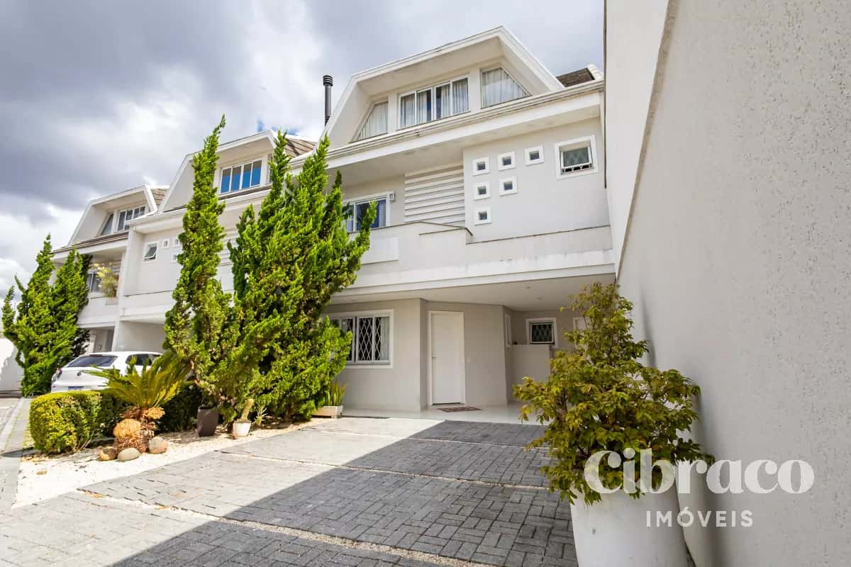 Sobrado com 190m² no Bacacheri — foto principal