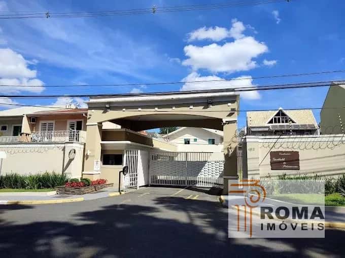 SOBRADO TRIPLEX SEMIMOBILIADO EM CONDOMÍNIO! — foto principal