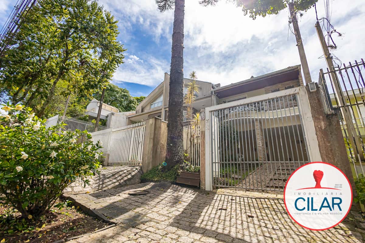 Casa espaçosa com 4 quartos e home office no São Francisco, Curitiba — foto principal