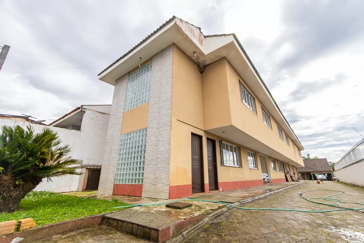 Sobrado em condominio com 103m² em Piraquara
