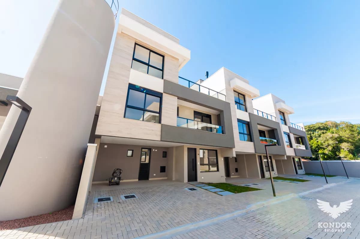 Sobrado em SANTA FELICIDADE com 184,54m²