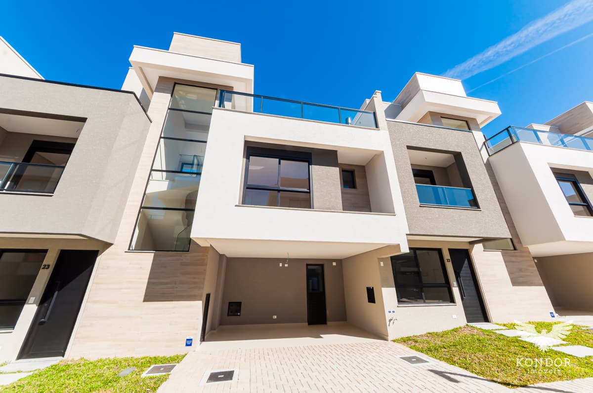 Sobrado em SANTA FELICIDADE com 194,78m²