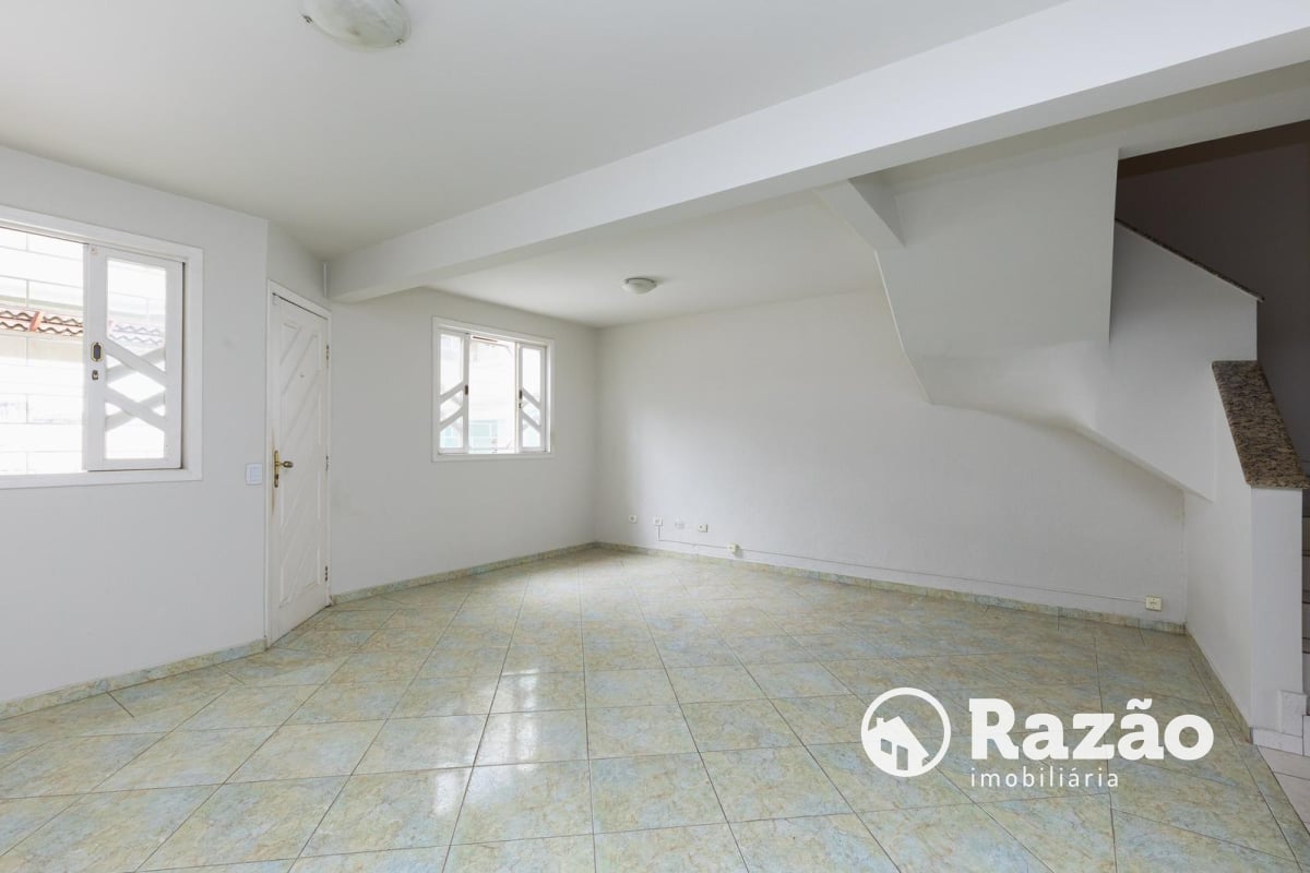 SOBRADO COM 3 QUARTOS - ÁREA TOTAL DE 183,55m² - GUABIROTUBA - REF 6141