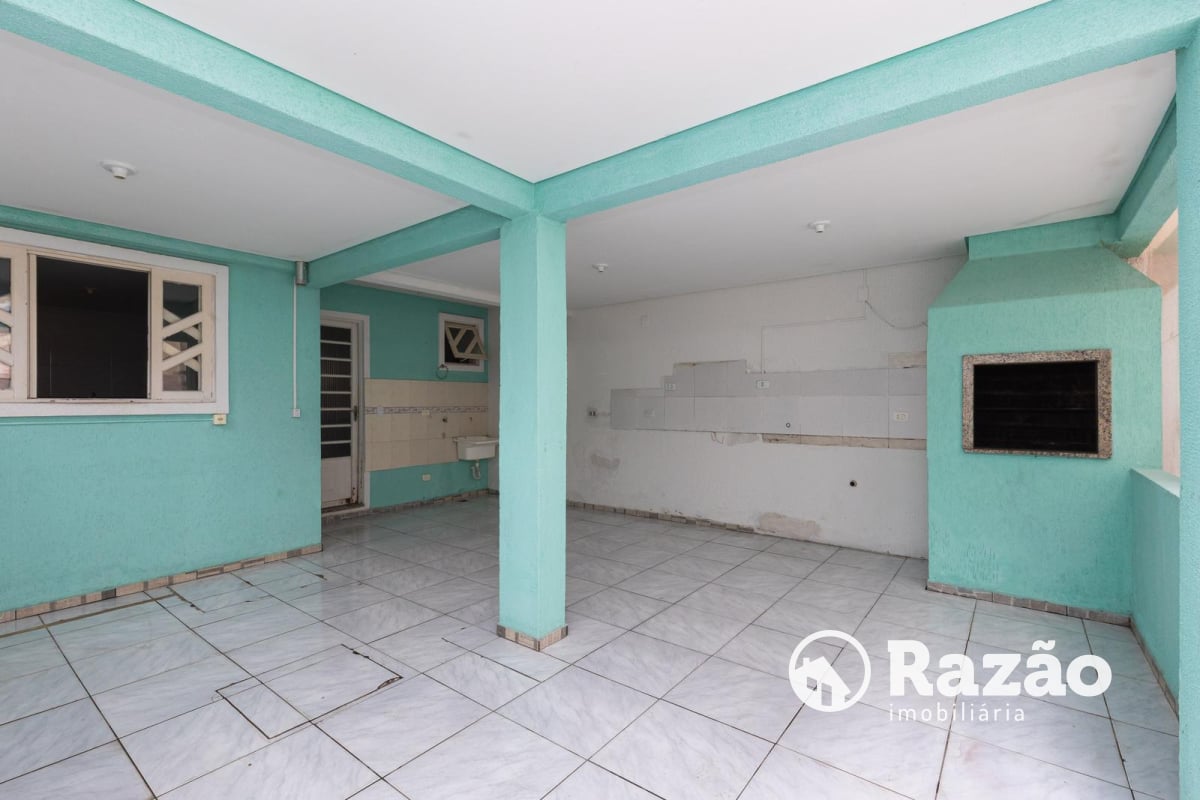 SOBRADO COM 3 QUARTOS - ÁREA TOTAL DE 183,55m² - GUABIROTUBA - REF 6141