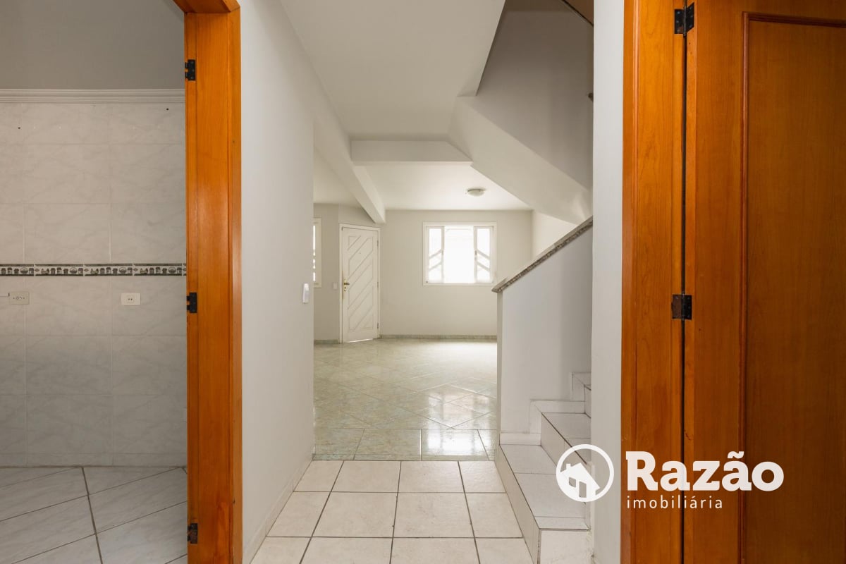 SOBRADO COM 3 QUARTOS - ÁREA TOTAL DE 183,55m² - GUABIROTUBA - REF 6141