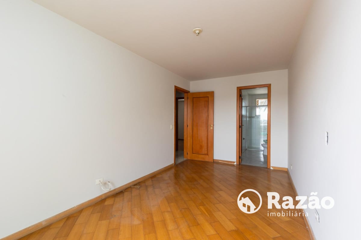 SOBRADO COM 3 QUARTOS - ÁREA TOTAL DE 183,55m² - GUABIROTUBA - REF 6141