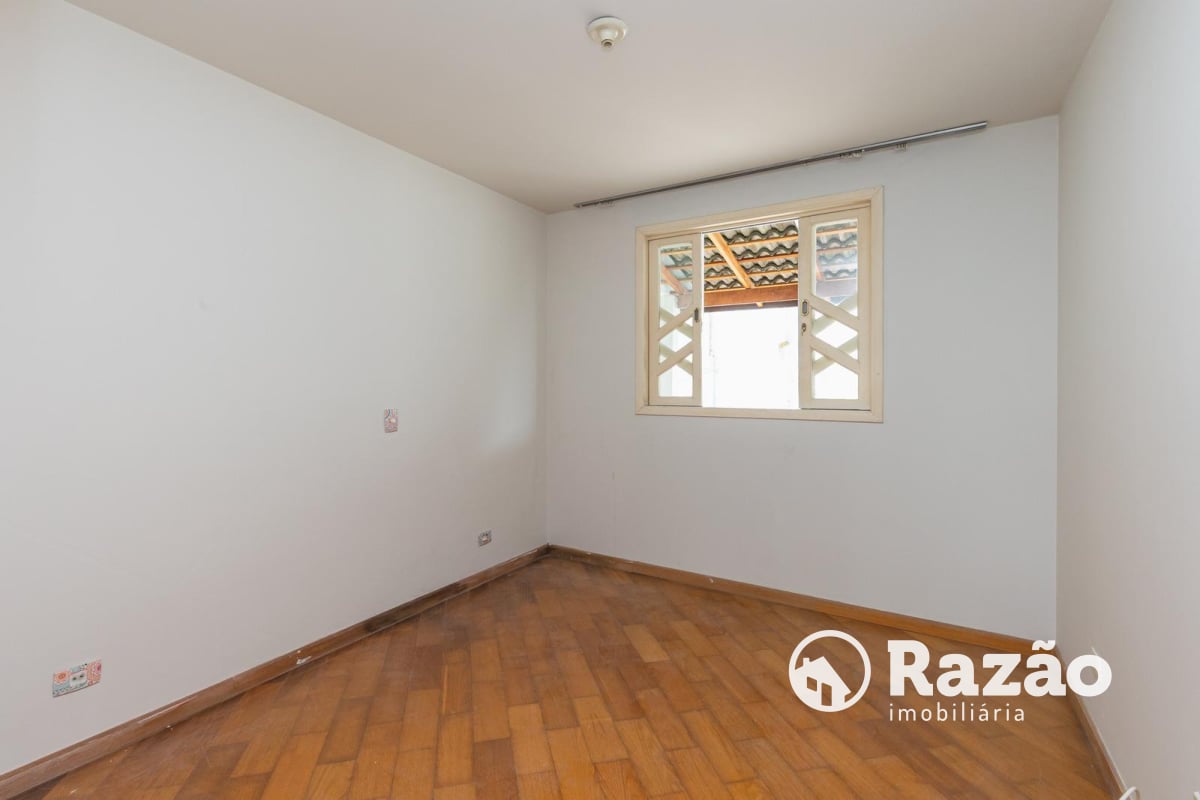 SOBRADO COM 3 QUARTOS - ÁREA TOTAL DE 183,55m² - GUABIROTUBA - REF 6141
