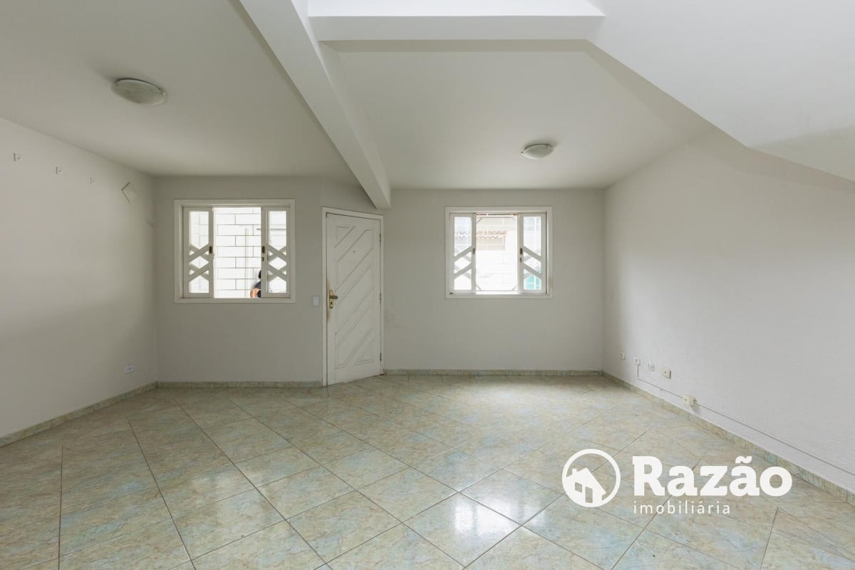 SOBRADO COM 3 QUARTOS - ÁREA TOTAL DE 183,55m² - GUABIROTUBA - REF 6141
