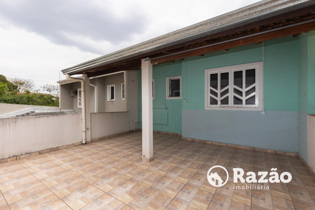 SOBRADO COM 3 QUARTOS - ÁREA TOTAL DE 183,55m² - GUABIROTUBA - REF 6141