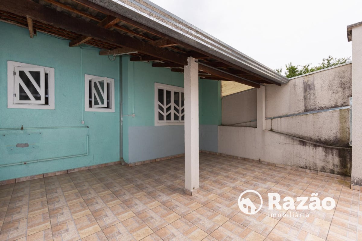 SOBRADO COM 3 QUARTOS - ÁREA TOTAL DE 183,55m² - GUABIROTUBA - REF 6141