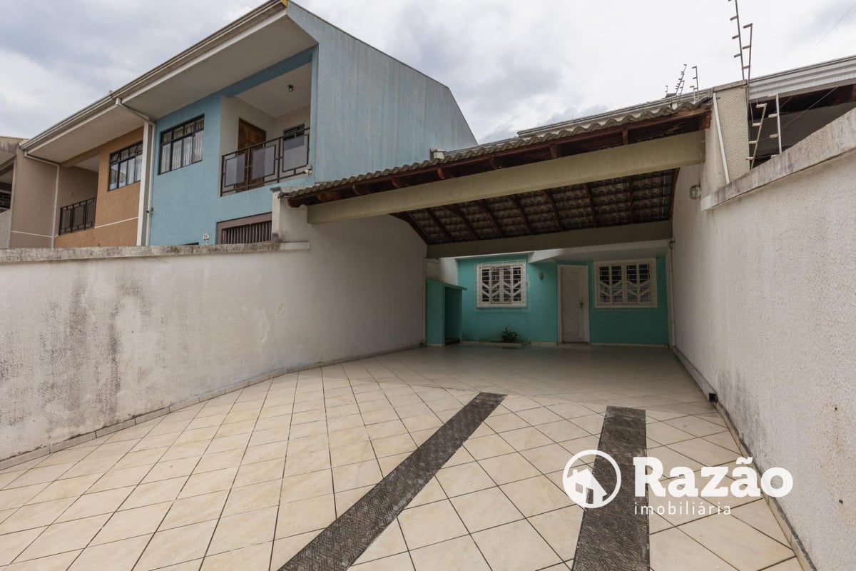 SOBRADO COM 3 QUARTOS - ÁREA TOTAL DE 183,55m² - GUABIROTUBA - REF 6141