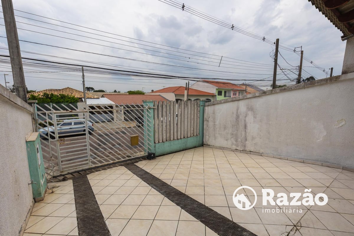 SOBRADO COM 3 QUARTOS - ÁREA TOTAL DE 183,55m² - GUABIROTUBA - REF 6141