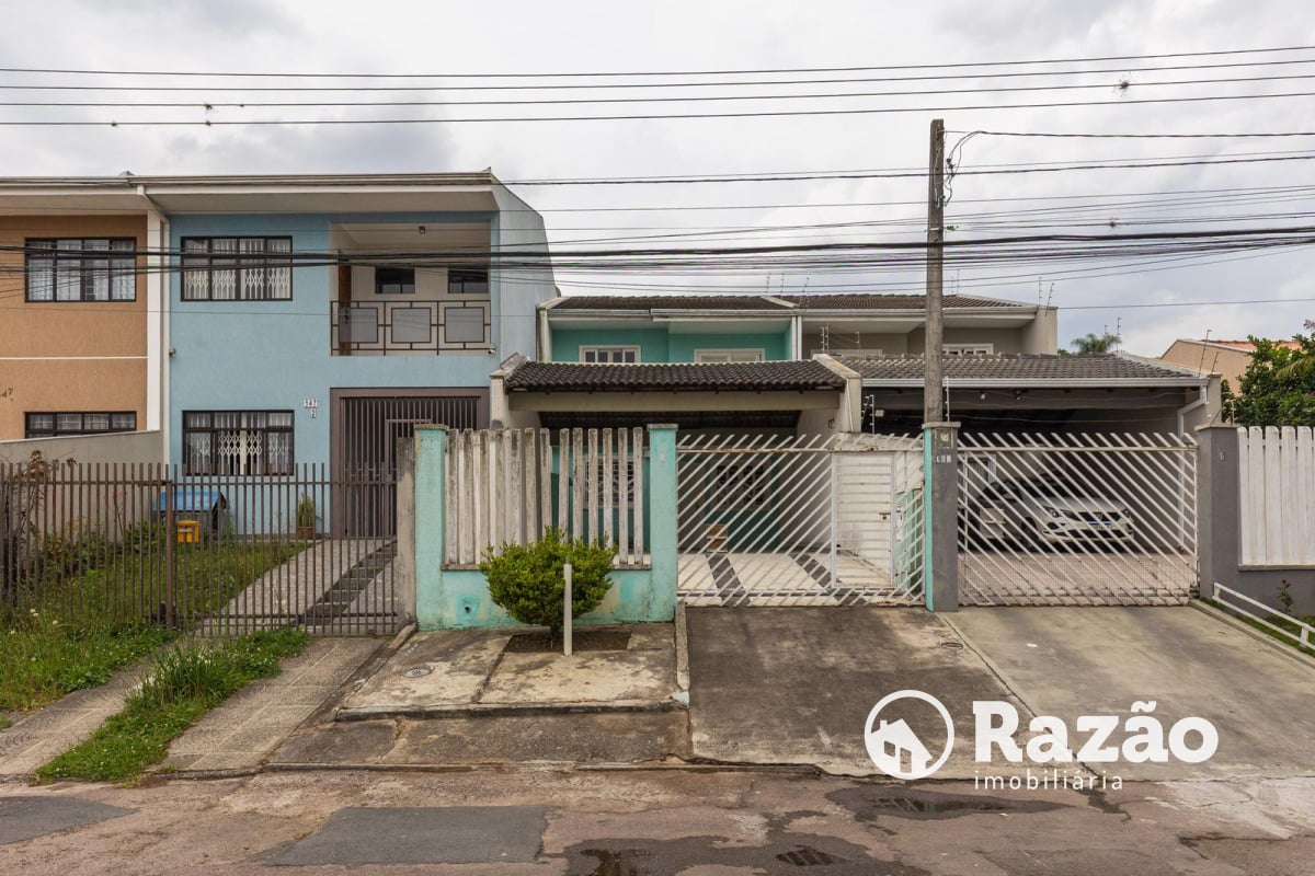 SOBRADO COM 3 QUARTOS - ÁREA TOTAL DE 183,55m² - GUABIROTUBA - REF 6141