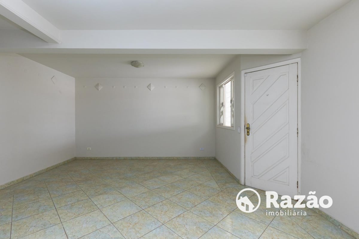 SOBRADO COM 3 QUARTOS - ÁREA TOTAL DE 183,55m² - GUABIROTUBA - REF 6141