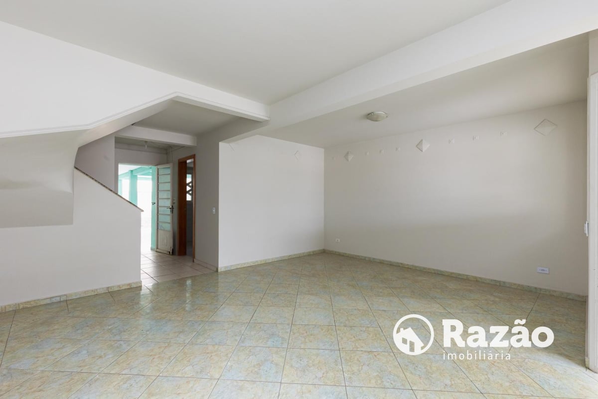 SOBRADO COM 3 QUARTOS - ÁREA TOTAL DE 183,55m² - GUABIROTUBA - REF 6141