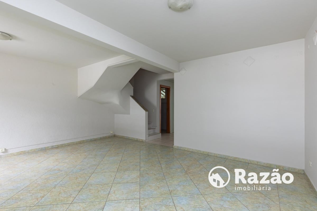 SOBRADO COM 3 QUARTOS - ÁREA TOTAL DE 183,55m² - GUABIROTUBA - REF 6141