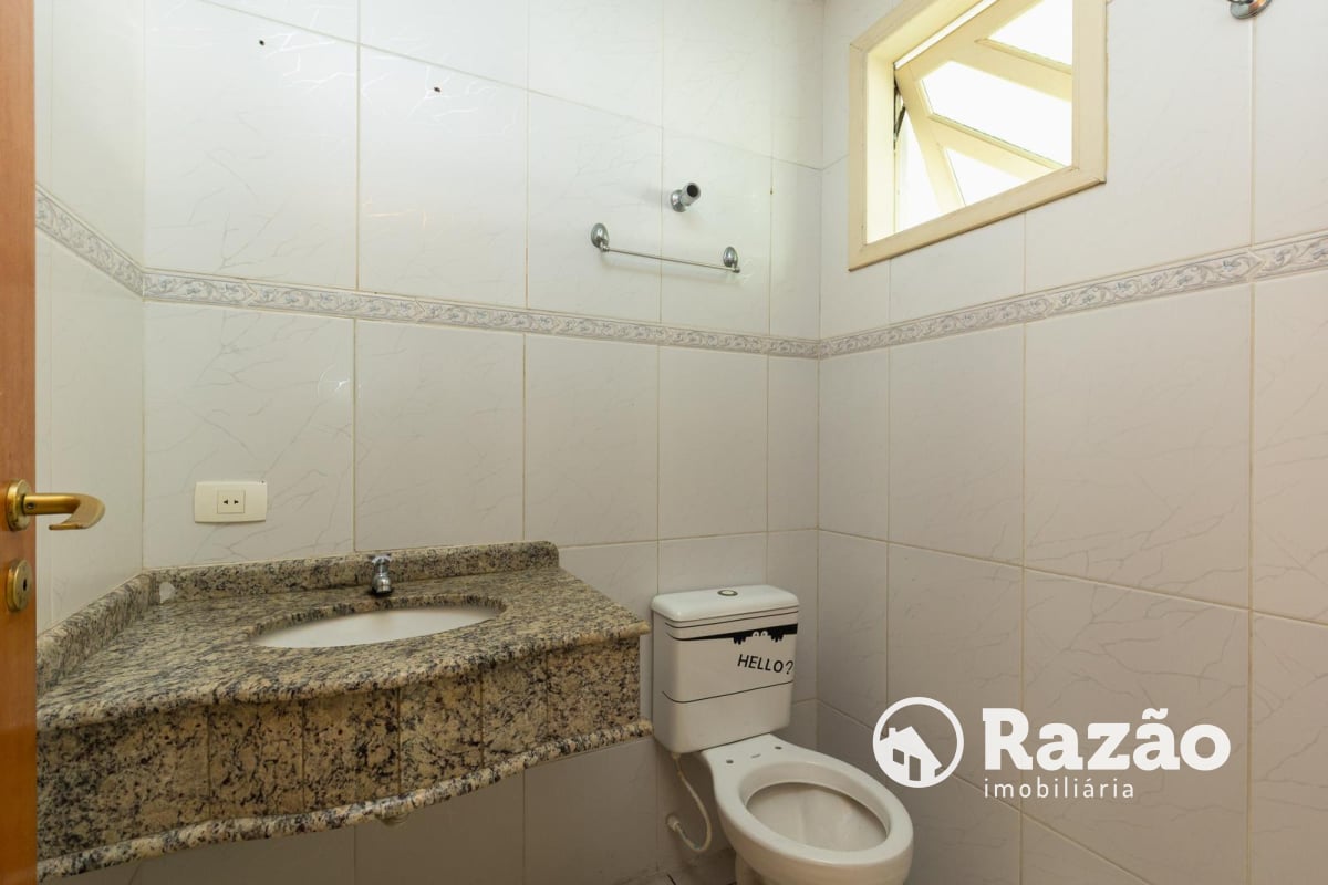 SOBRADO COM 3 QUARTOS - ÁREA TOTAL DE 183,55m² - GUABIROTUBA - REF 6141