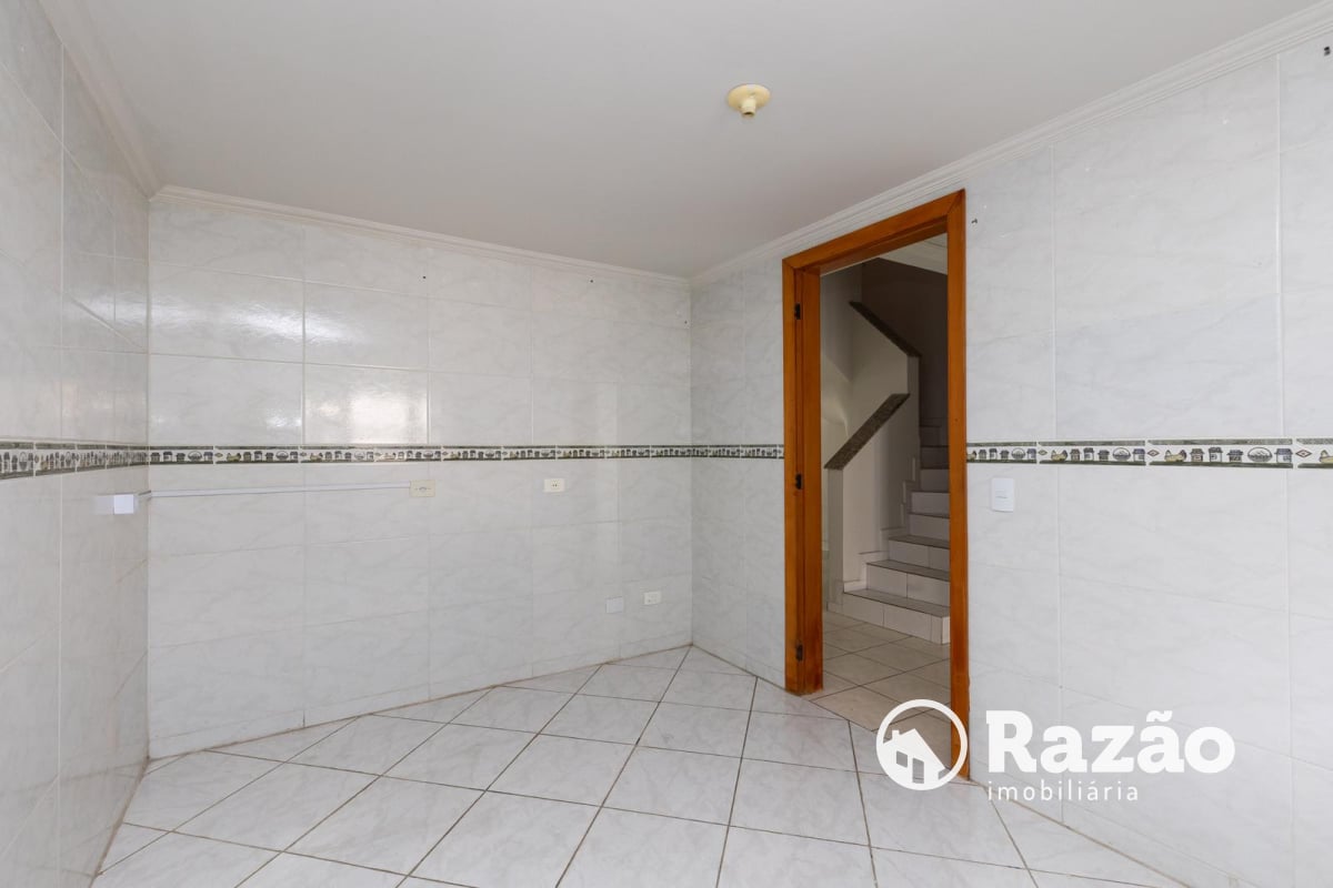 SOBRADO COM 3 QUARTOS - ÁREA TOTAL DE 183,55m² - GUABIROTUBA - REF 6141