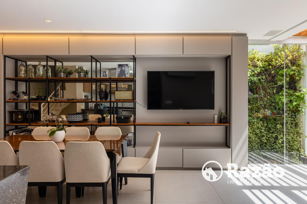 SOBRADO EM CONDOMÍNIO COM 3 QUARTOS - ÁREA TOTAL DE 316,21m² - BIGORRILHO - REF 6184