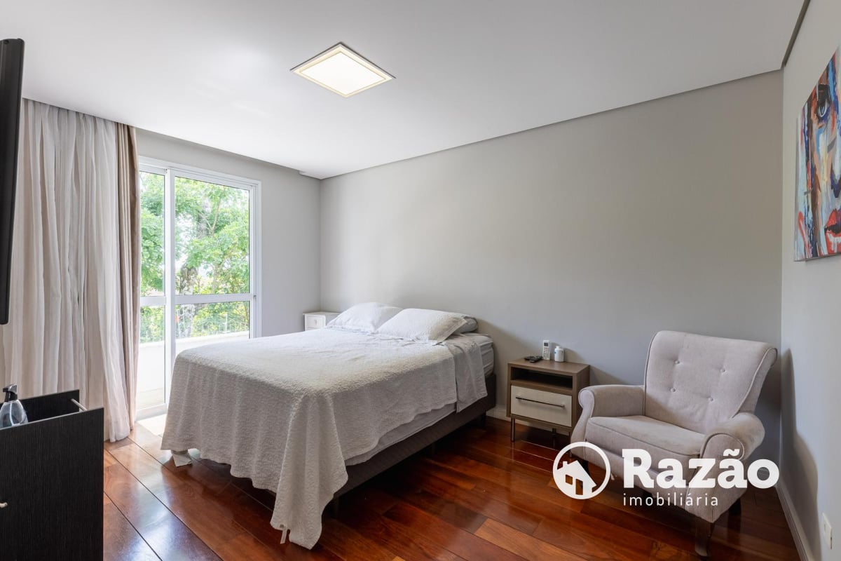 SOBRADO EM CONDOMÍNIO COM 3 QUARTOS - ÁREA TOTAL DE 316,21m² - BIGORRILHO - REF 6184