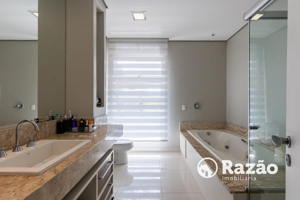 SOBRADO EM CONDOMÍNIO COM 3 QUARTOS - ÁREA TOTAL DE 316,21m² - BIGORRILHO - REF 6184