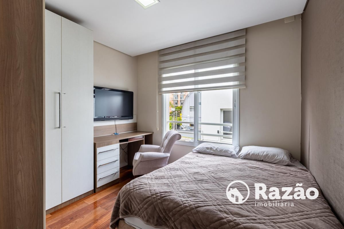SOBRADO EM CONDOMÍNIO COM 3 QUARTOS - ÁREA TOTAL DE 316,21m² - BIGORRILHO - REF 6184