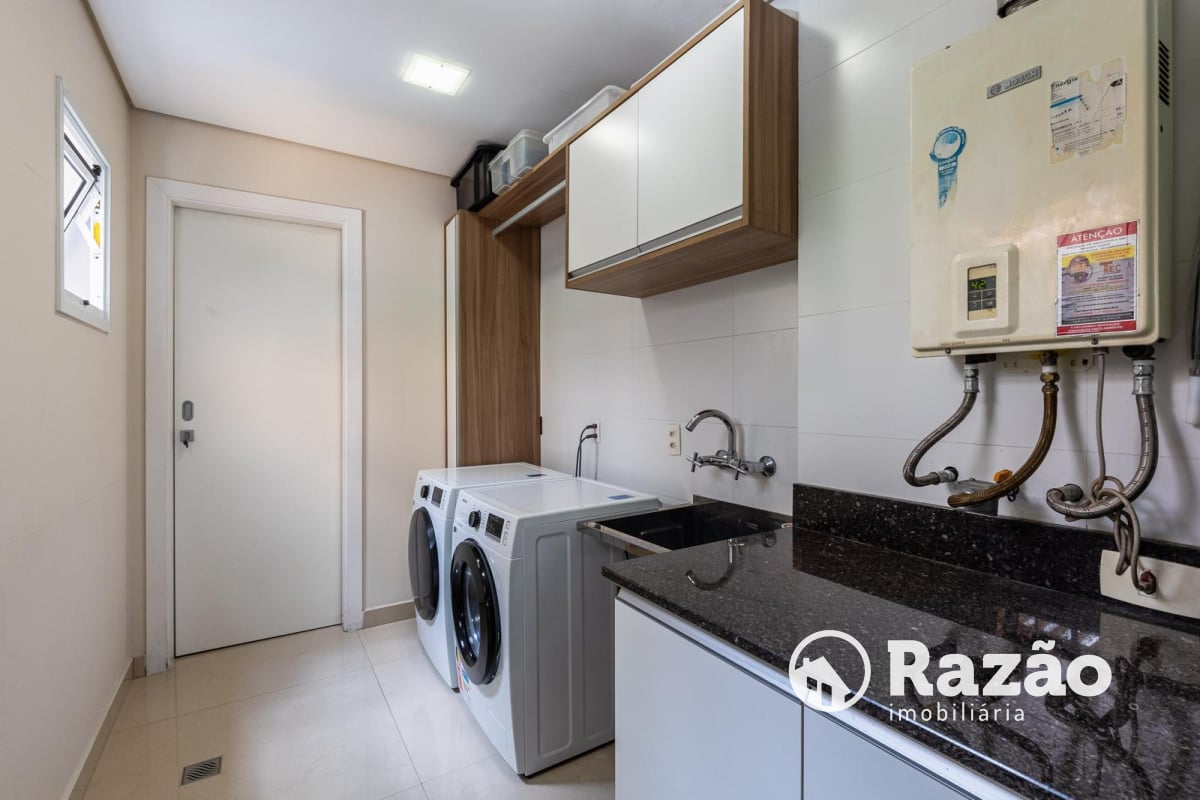 SOBRADO EM CONDOMÍNIO COM 3 QUARTOS - ÁREA TOTAL DE 316,21m² - BIGORRILHO - REF 6184