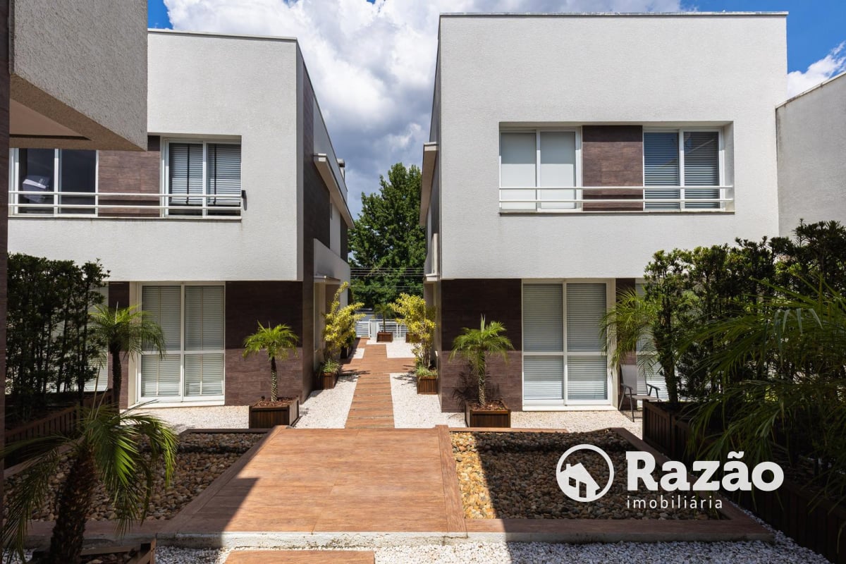 SOBRADO EM CONDOMÍNIO COM 3 QUARTOS - ÁREA TOTAL DE 316,21m² - BIGORRILHO - REF 6184