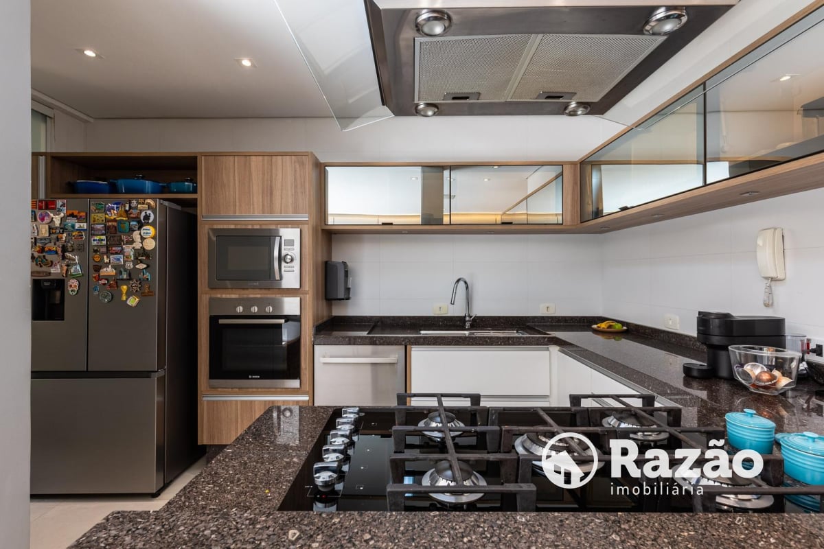 SOBRADO EM CONDOMÍNIO COM 3 QUARTOS - ÁREA TOTAL DE 316,21m² - BIGORRILHO - REF 6184