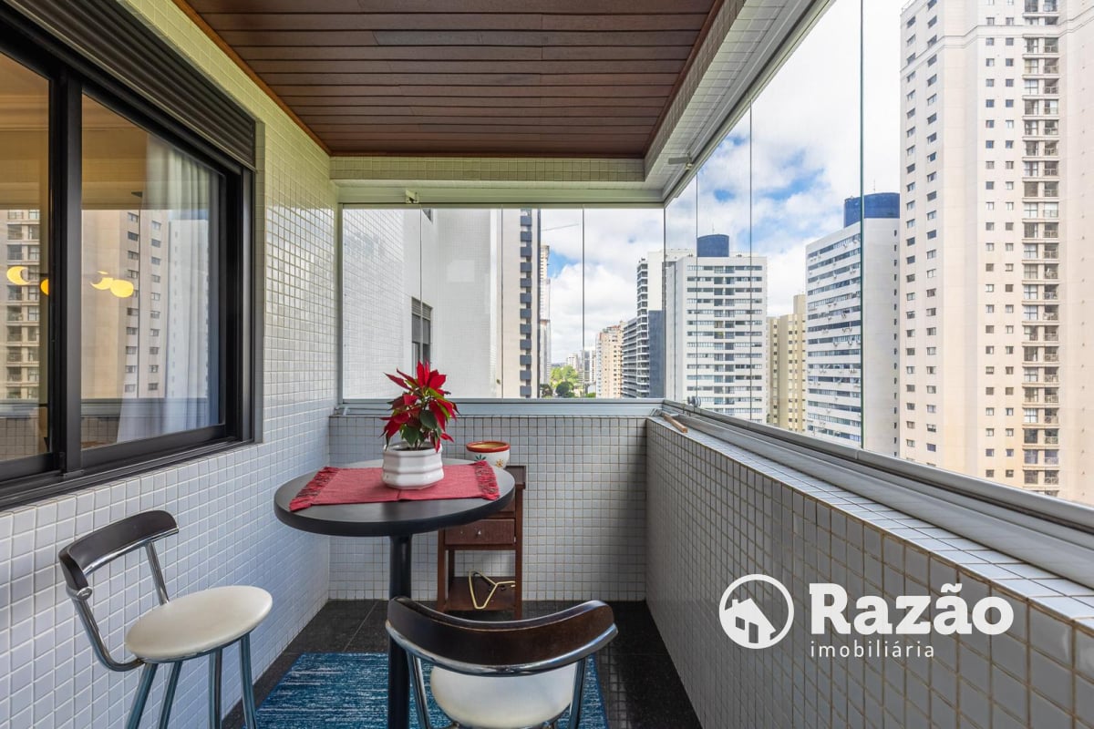APARTAMENTO COM 3 QUARTOS - ÁREA TOTAL DE 265,30m² - CHAMPAGNAT - REF 6202