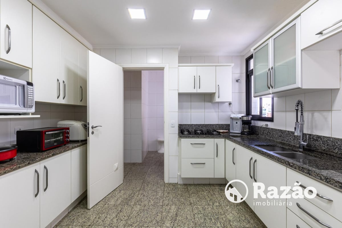 APARTAMENTO COM 3 QUARTOS - ÁREA TOTAL DE 265,30m² - CHAMPAGNAT - REF 6202