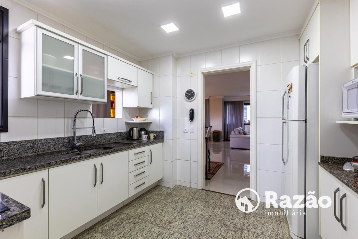 APARTAMENTO COM 3 QUARTOS - ÁREA TOTAL DE 265,30m² - CHAMPAGNAT - REF 6202