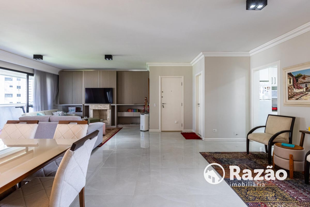APARTAMENTO COM 3 QUARTOS - ÁREA TOTAL DE 265,30m² - CHAMPAGNAT - REF 6202
