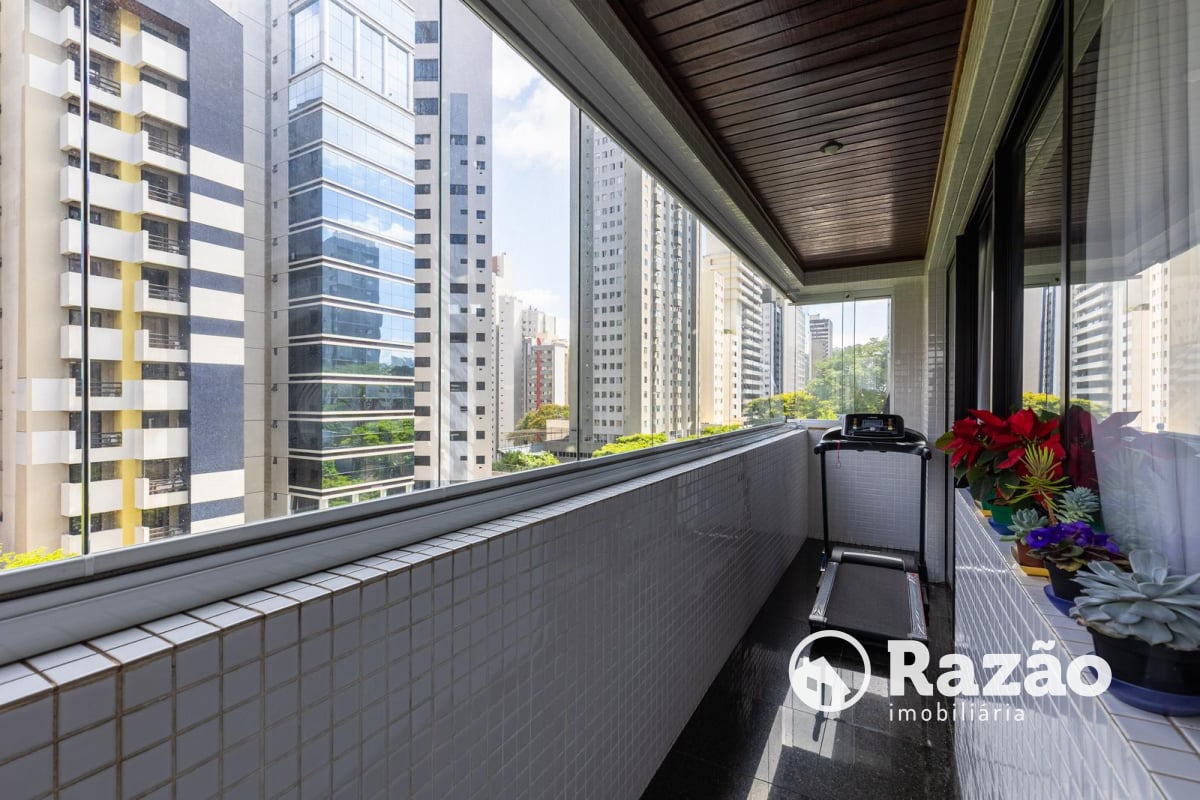 APARTAMENTO COM 3 QUARTOS - ÁREA TOTAL DE 265,30m² - CHAMPAGNAT - REF 6202