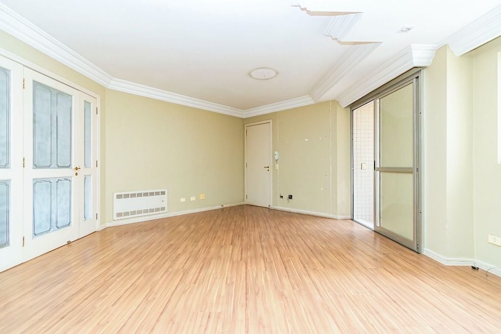 Apartamento com 3 dormitórios, sendo 1 suíte, 2 vagas à venda, 185 m² por R$ 1.421.000 - Centro - Curitiba/PR
