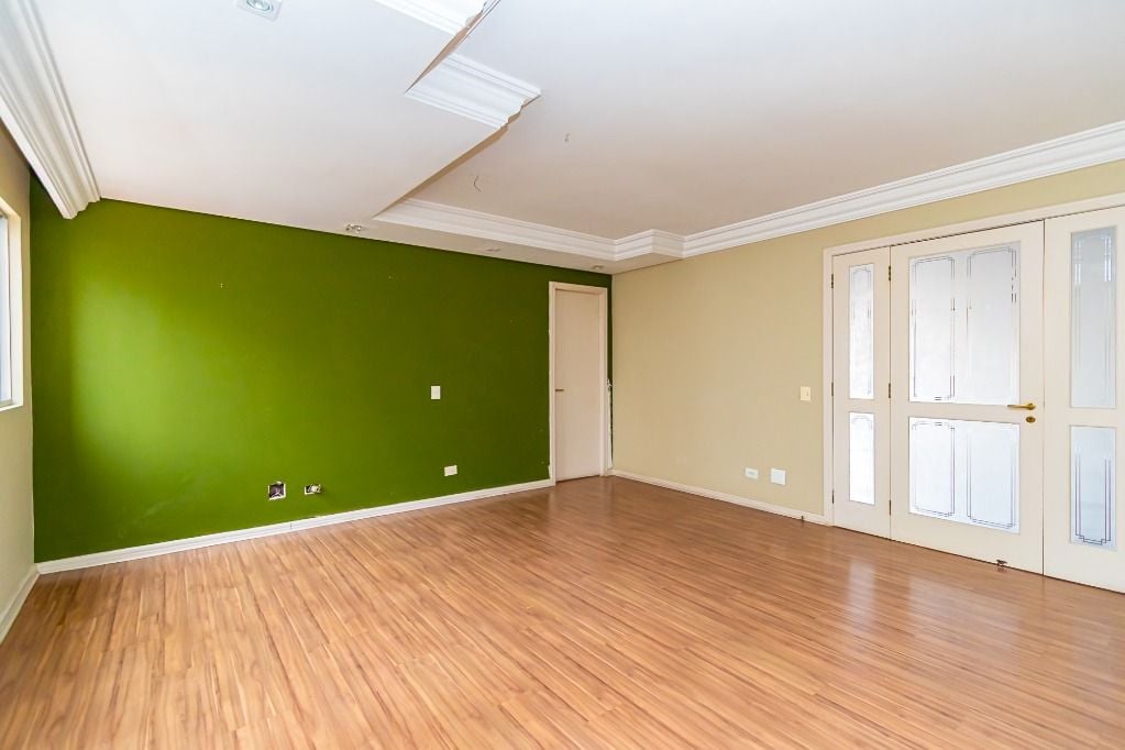 Apartamento com 3 dormitórios, sendo 1 suíte, 2 vagas à venda, 185 m² por R$ 1.421.000 - Centro - Curitiba/PR