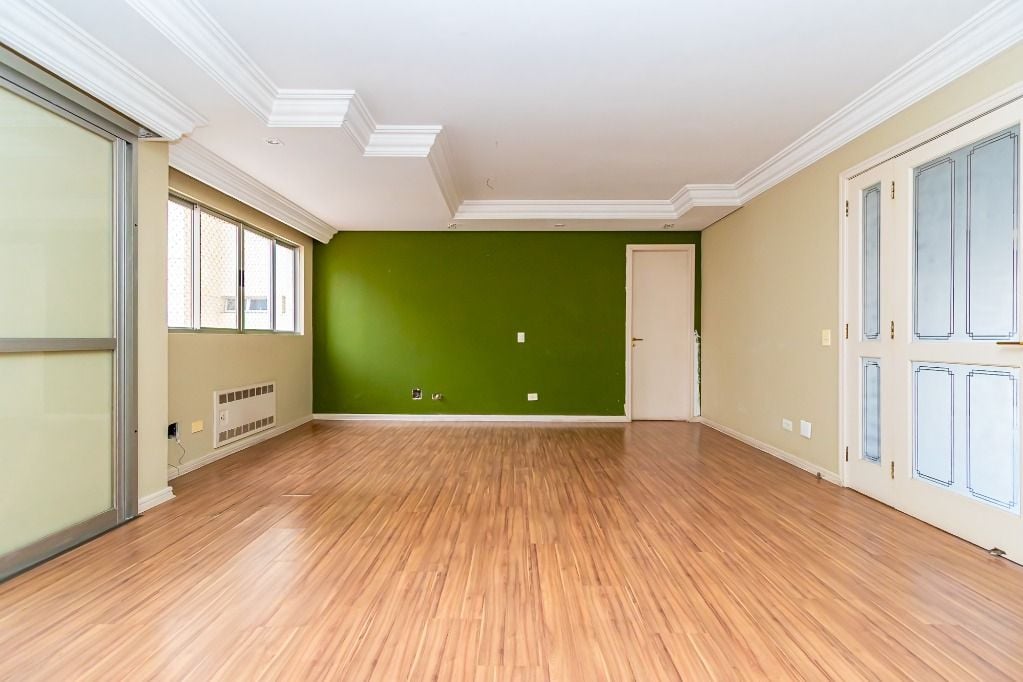 Apartamento com 3 dormitórios, sendo 1 suíte, 2 vagas à venda, 185 m² por R$ 1.421.000 - Centro - Curitiba/PR