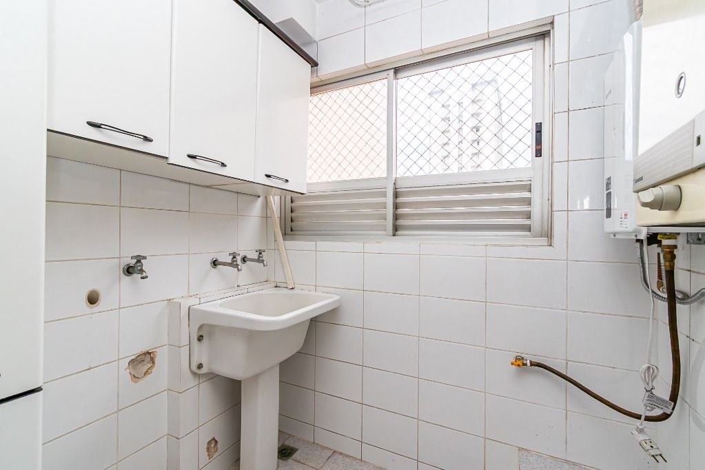 Apartamento com 3 dormitórios, sendo 1 suíte, 2 vagas à venda, 185 m² por R$ 1.421.000 - Centro - Curitiba/PR