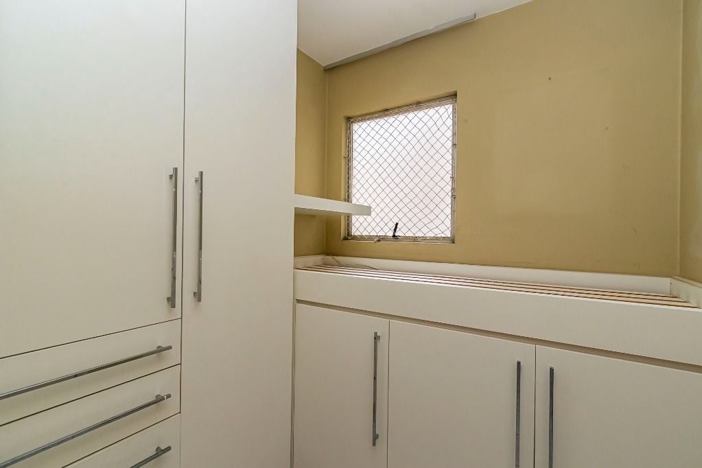 Apartamento com 3 dormitórios, sendo 1 suíte, 2 vagas à venda, 185 m² por R$ 1.421.000 - Centro - Curitiba/PR