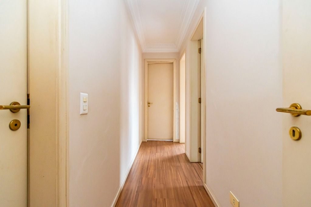 Apartamento com 3 dormitórios, sendo 1 suíte, 2 vagas à venda, 185 m² por R$ 1.421.000 - Centro - Curitiba/PR