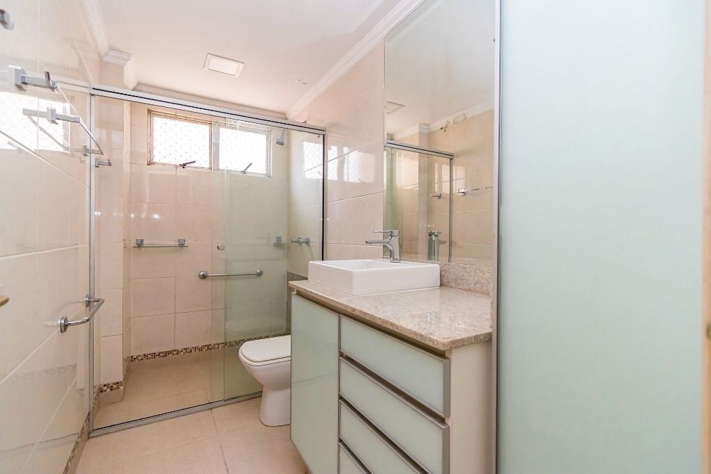 Apartamento com 3 dormitórios, sendo 1 suíte, 2 vagas à venda, 185 m² por R$ 1.421.000 - Centro - Curitiba/PR