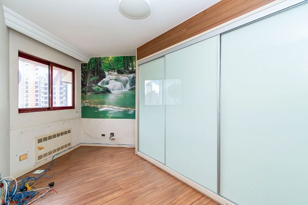 Apartamento com 3 dormitórios, sendo 1 suíte, 2 vagas à venda, 185 m² por R$ 1.421.000 - Centro - Curitiba/PR