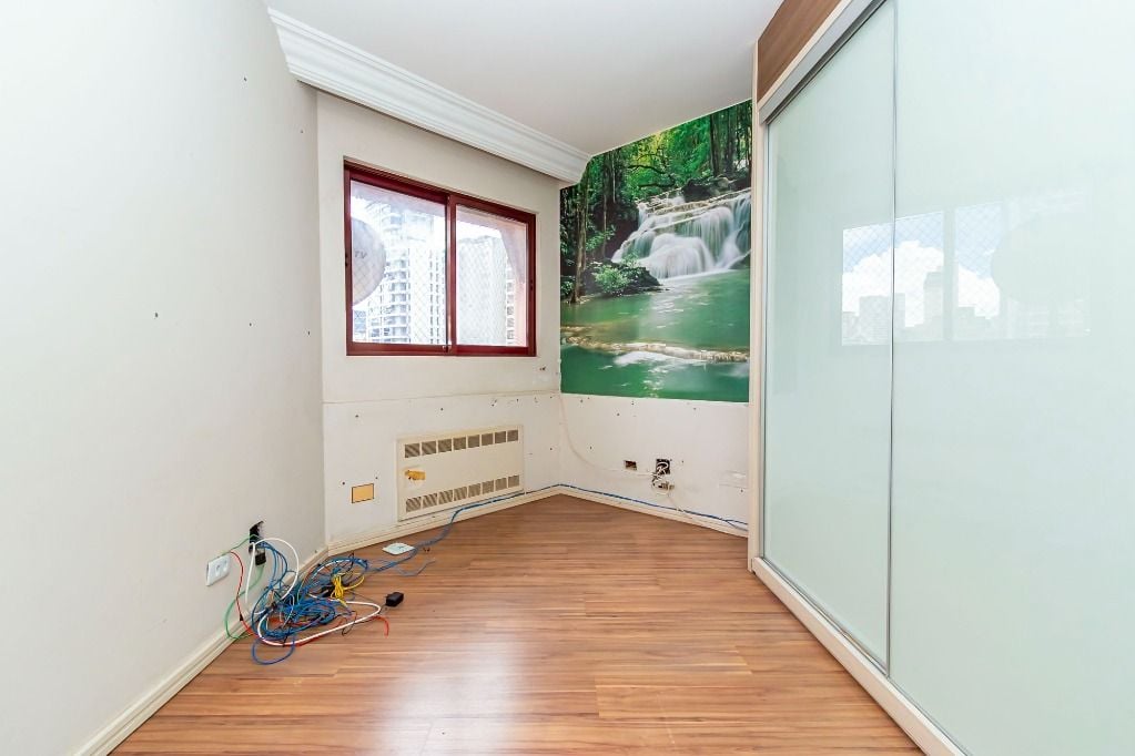 Apartamento com 3 dormitórios, sendo 1 suíte, 2 vagas à venda, 185 m² por R$ 1.421.000 - Centro - Curitiba/PR