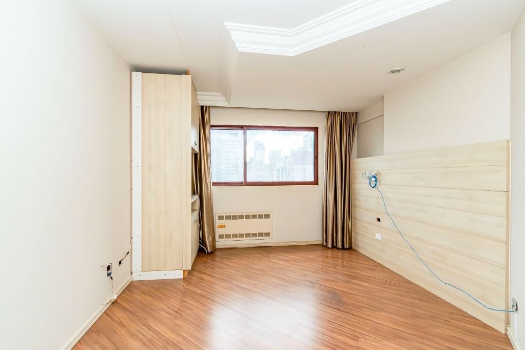 Apartamento com 3 dormitórios, sendo 1 suíte, 2 vagas à venda, 185 m² por R$ 1.421.000 - Centro - Curitiba/PR
