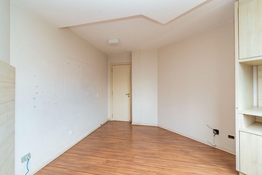 Apartamento com 3 dormitórios, sendo 1 suíte, 2 vagas à venda, 185 m² por R$ 1.421.000 - Centro - Curitiba/PR