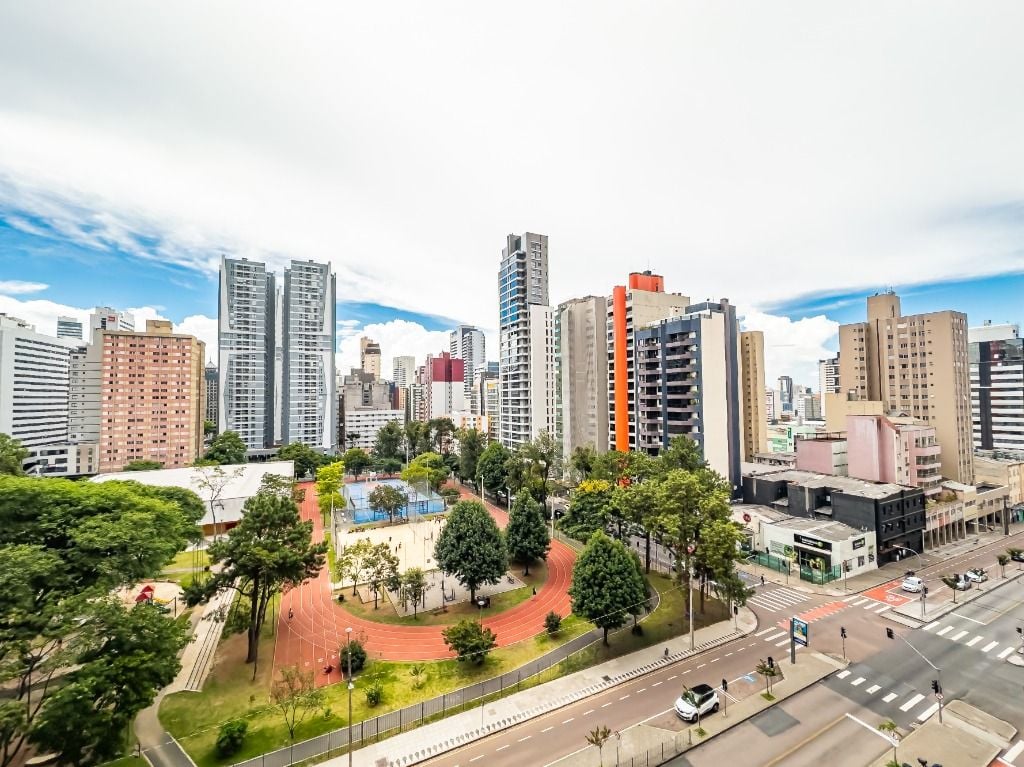 Apartamento com 3 dormitórios, sendo 1 suíte, 2 vagas à venda, 185 m² por R$ 1.421.000 - Centro - Curitiba/PR