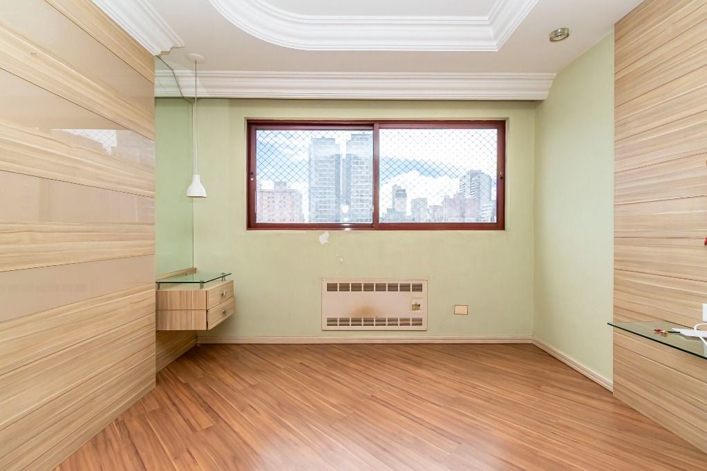 Apartamento com 3 dormitórios, sendo 1 suíte, 2 vagas à venda, 185 m² por R$ 1.421.000 - Centro - Curitiba/PR