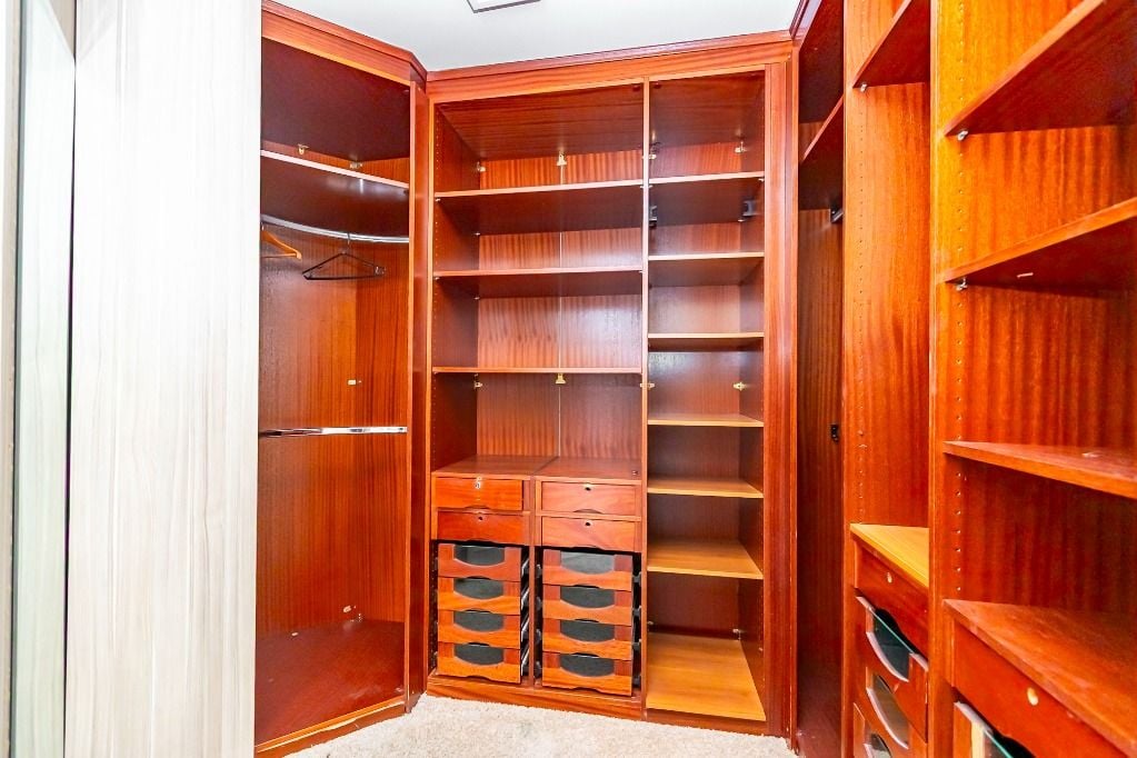 Apartamento com 3 dormitórios, sendo 1 suíte, 2 vagas à venda, 185 m² por R$ 1.421.000 - Centro - Curitiba/PR