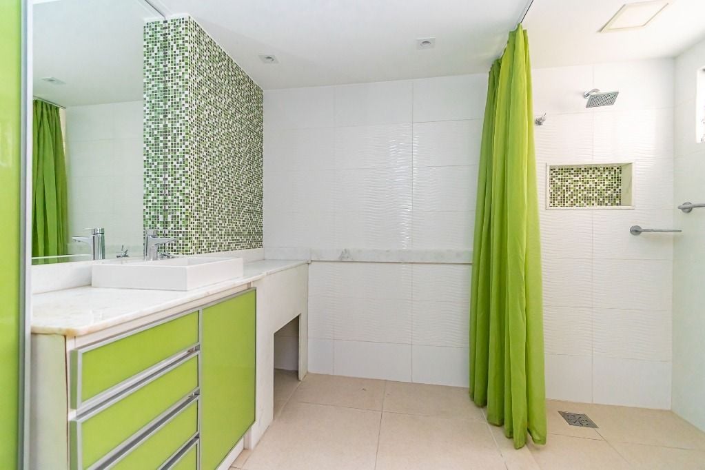 Apartamento com 3 dormitórios, sendo 1 suíte, 2 vagas à venda, 185 m² por R$ 1.421.000 - Centro - Curitiba/PR